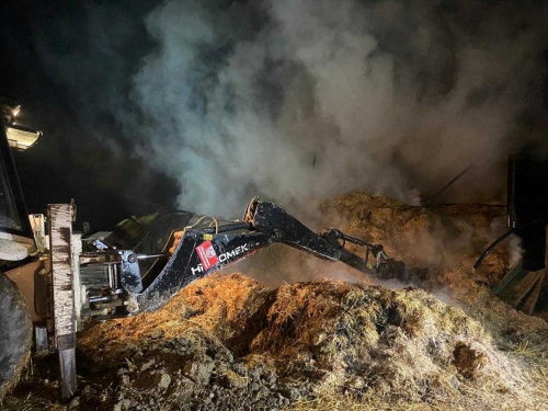 Sakarya'nn Tarakl ilesinde saman deposunda yangn kt