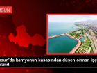 Samsun'da odun y�kl� kamyonun kasas�ndan d��en i��i yaraland�