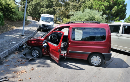 Samsun'da otomobil ve hafif ticari ara arpt, bir kii yaraland