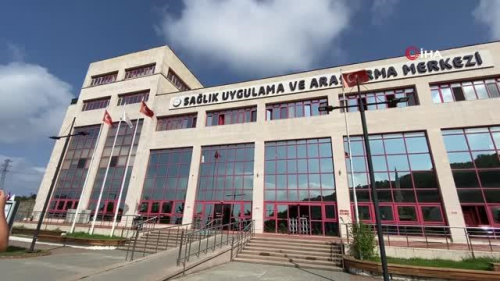Serinlemek i�in girdi�i denizde nadir g�r�len durum ya�ad�... Ba��nda �i�likle hastaneye gitti