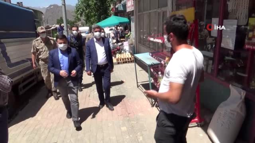 S�f�r vakal� il�ede vatanda�lar maskesiz soka�a ��km�yor