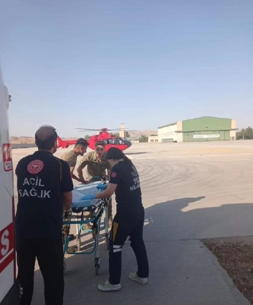 Siirt'te akrep sokan oban helikopterle hastaneye sevk edildi