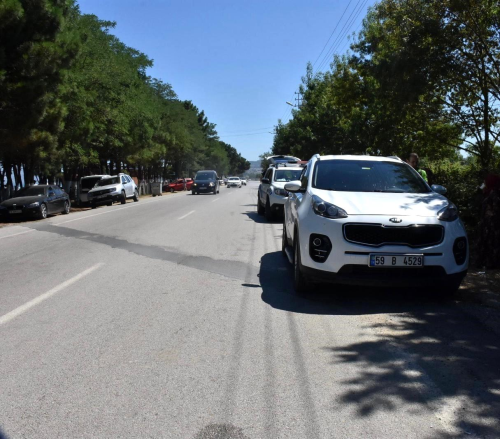 Sinop'ta dondurma almaya giderken otomobilin arpt 7 yandaki kz yaraland