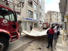 Sinop'ta Kom�usunun E�yalar�n� Soka�a Atan Kad�n Korku Dolu Anlar Ya�att�