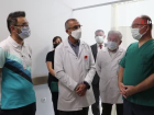 Sivas'ta 800 bin doz aşı uygulandı, gazeteciyi erken aşıya Vali Ayhan ikna etti