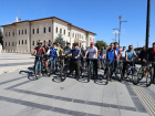Sivas Valisi Y�lmaz �im�ek, do�aseverlerle bisiklet turunda �evre temizli�i yapt�