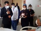 Son dakika haber | �lk do�um g�n� pastas�n� 81 ya��nda hastanede kesti