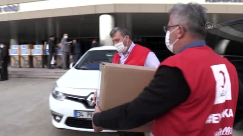 Son dakika haber | T�m birikimiyle ald��� 5 solunum cihaz�n� T�rk K�z�lay arac�l���yla hastaneye ba���lad�