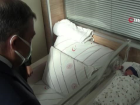 Son dakika haberi... Vali I��k, ambulansta do�um yapan anne ile bebe�ini hastanede ziyaret etti