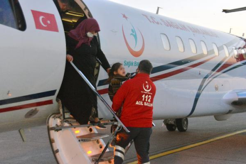 Son dakika haberleri: Karacier hastas 5 yandaki Asya, ambulans uakla Adana'ya getirildi