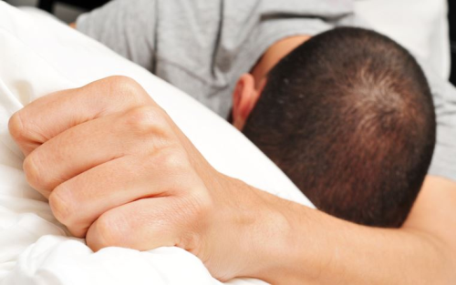 Talihsiz Adam Her �li�kiye Girdi�inde K�r Kal�yor!