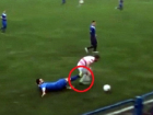Talihsiz Futbolcu, Ma�ta Yedi�i Tekmenin Ard�ndan Yumurtal�klar�ndan Oldu