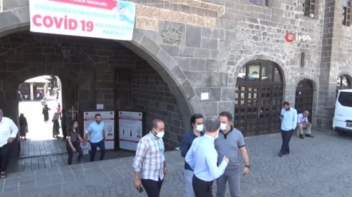 Tarihi Ulu Camii avlusunda mobil a uygulama noktas kuruldu, a olmak isteyenler sraya girdi