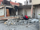Tarsus'ta müstakil evin cephe duvarı çöktü, çocuk yaralandı