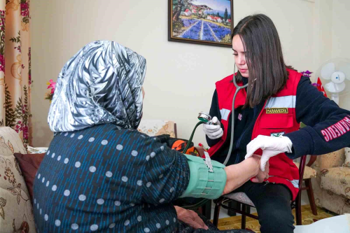 TEBEV, 65 ya st kimsesiz vatandalarn yannda olmaya devam ediyor