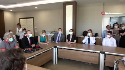 Tp literatrne girdi... Dnyann ilk baarl rahim nakli hastas bebeini kucana ald