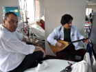 Trabzon'da Doktordan Hastalara Sazl� S�zl� Terapi (2)