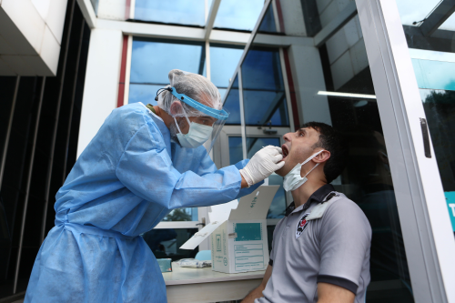 Trabzon'da okullar iin zorunlu PCR testlerinde 10 kiinin testi pozitif kt