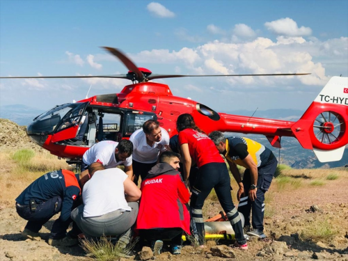Tunceli'de Dada Kaza: Ayak Bilei Krlan Kii Ambulans Helikopterle Hastaneye Kaldrld