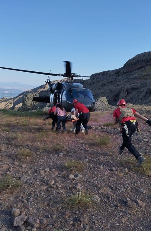 Tunceli'de Kayalktan Den Gen Kz Helikopterle Hastaneye Kaldrld