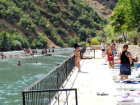Tuncelili Vatanda�lar 41 Derecelik S�caklardan Munzur �ay�'na Girerek Kurtuluyor