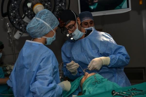 Trk doktor ameliyat etti, 350 yabanc doktor izledi