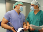 T�rk hekim, farkl� �lkelerden meslekta�lar�na izsiz tiroit ameliyat� e�itimi veriyor