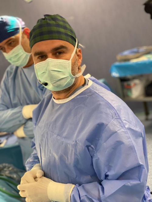 Trkiye'de ilk kez uygulanan yntemle koltuk altndan tiroit kitlesi ameliyat
