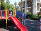 Ukraynal� aile, �ocuklar�n�n sa�l��� i�in T�rkiye'de sava�tan ka�t�