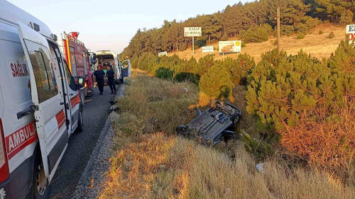 Uykusuzluk nedeniyle yoldan kan otomobilde 4 kii yaraland