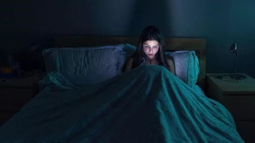 Uzman uyard: Ekranlardan yaylan mavi k melatonin hormonunu basklyor