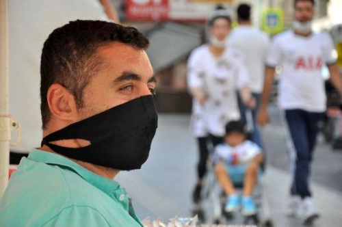 Uzmanlardan 'siyah maske' uyars: Koruyuculuu yok, yzde egzamalar olabilir