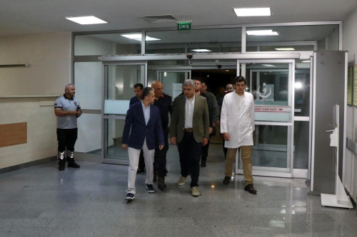 Vali Aslan, fndk iilerini hastanede ziyaret etti