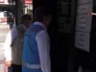 Vali Aydo�du hem maske da��tt�, hem de maske takt�