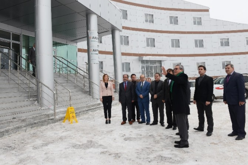 Vali Deniz, Salk Tesisinde ncelemelerde Bulundu