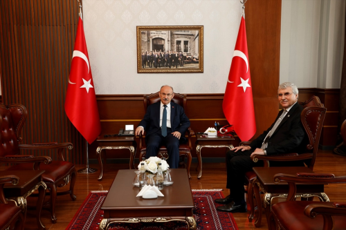 Vali Karadeniz, greve balad ilk gn ok sayda misafirini arlad