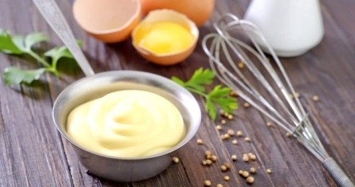 Yal salara zel yourt ve yumurta sa maskesi