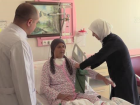Ya�l� kad�n�n boynundan 1 kilograml�k guatr kitlesi ��kar�ld�