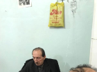 Yatmaktan Sıkılan Yaşlı Adam, Kolundaki Serumla Kahvehanede İskambil Oynadı