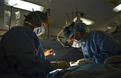 Yeni Zelanda'da Sezaryen Doumda Cerrahi Alet Unutulmas Skandal