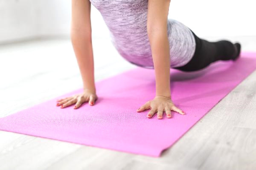 Yoga Menopoz Belirtilerini Azaltabilir