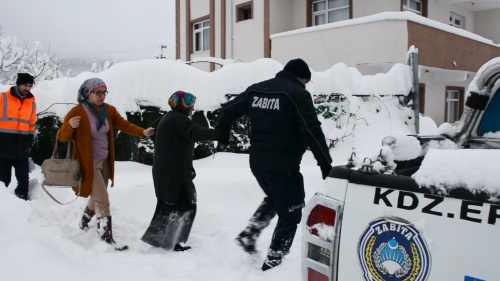 Zonguldak'ta 30 hasta belediyenin yardımıyla hastaneye ulaştırıldı