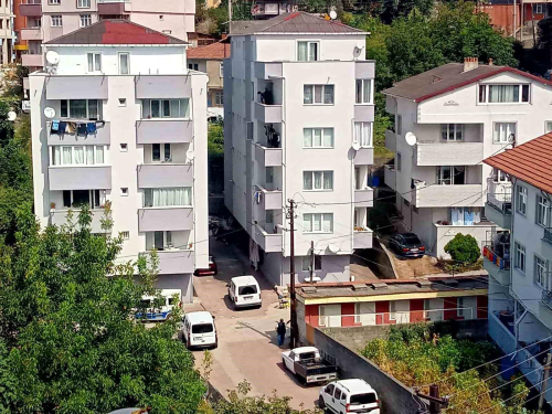 Zonguldak'ta Balkondan Den Adam Hayatn Kaybetti
