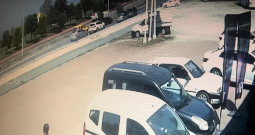 Zonguldak'ta Yol Ortasnda Kavga Edip Kaza Yapan Srclerin Hamile Kadna Korku Dolu Anlar